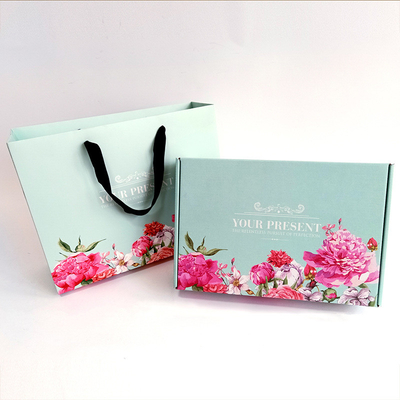 กระดาษลูกฟูกแบบกำหนดเอง Mailers สำหรับเสื้อผ้ารองเท้าบรรจุภัณฑ์